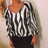 Blusa manga longa com detalhe indiano