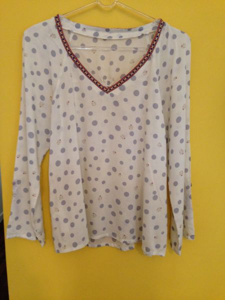 Blusa manga longa com detalhe indiano